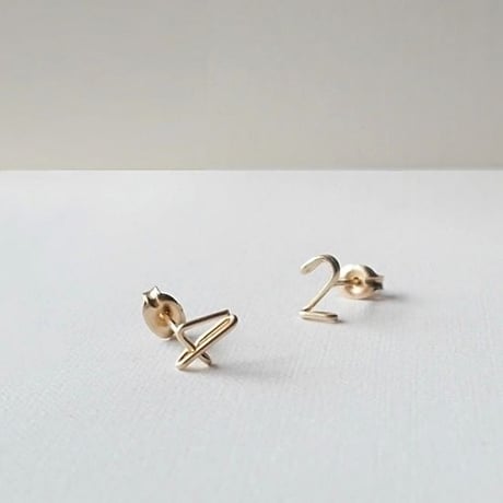 ひとつぶ数字(ナンバー)スタッドピアス(片耳)