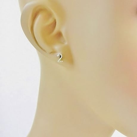 ひとつぶ数字(ナンバー)スタッドピアス[シルバー925]