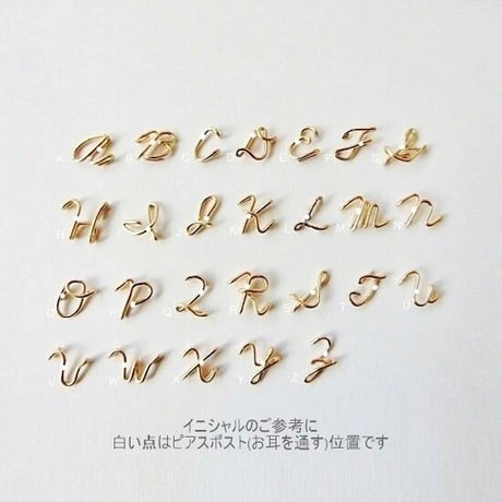 ひとつぶイニシャルスタッドピアス [筆記体](片耳)