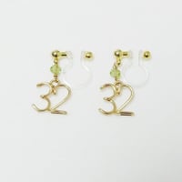 数字(ナンバー)2ケタと誕生石のイヤリング(ノンホールピアス)