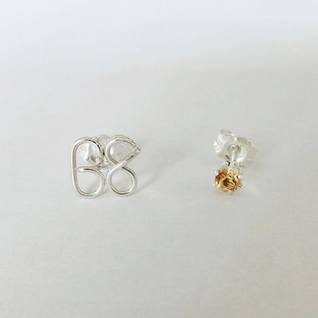 数字(ナンバー)2ケタと誕生石のスタッドピアス [シルバー925]