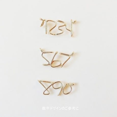 数字(ナンバー)2ケタ スタッドピアス　ハンドライティング