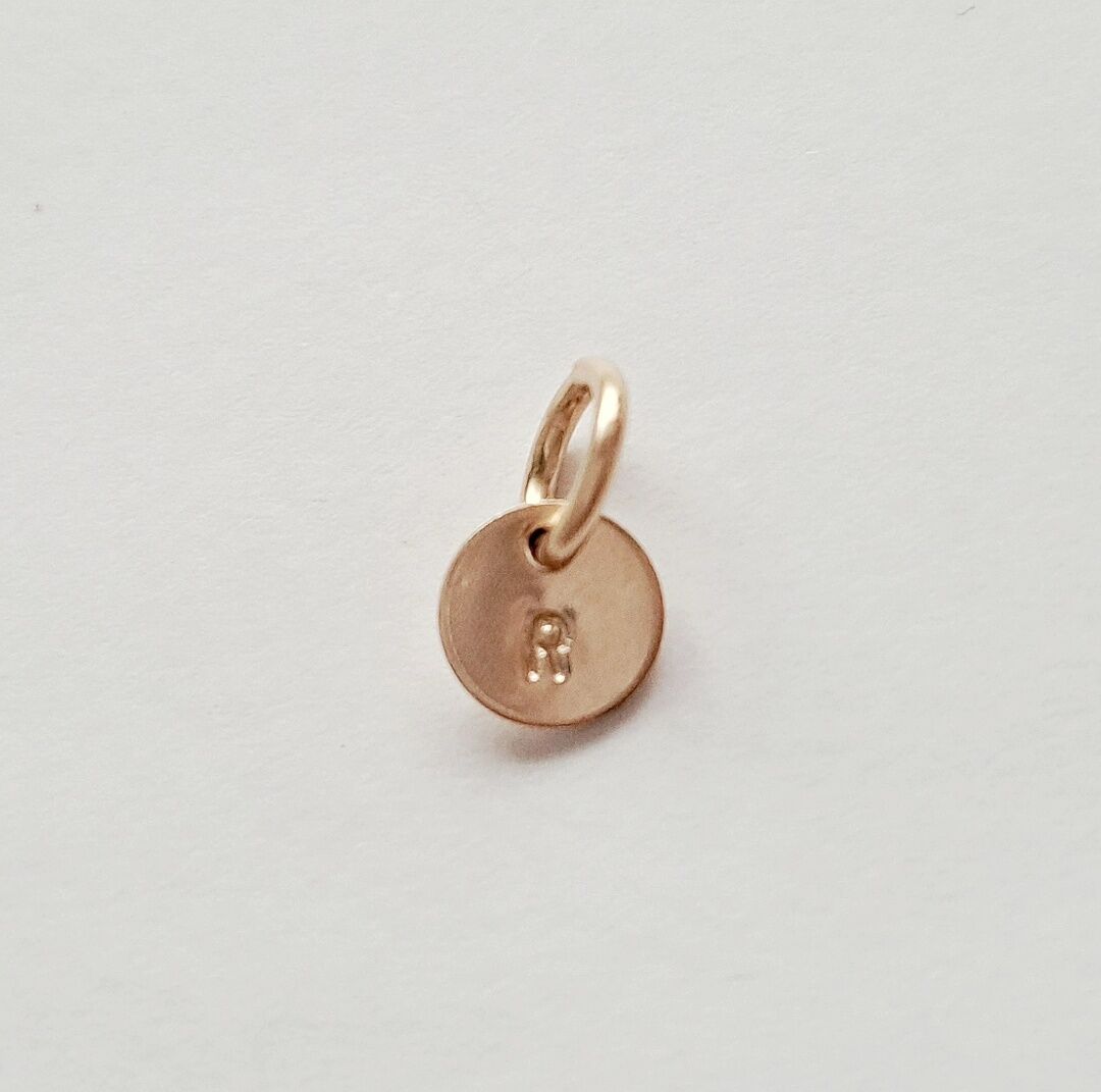 きりん チャーム ゴールド 14K？？ 刻印？ 材質不明 きりん チャーム ゴールド 14K？？ 刻印？ 材質不明