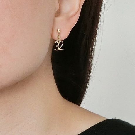 数字(ナンバー)2ケタと誕生石のイヤリング(ノンホールピアス)