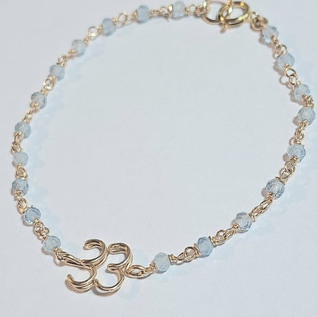 数字2ケタと誕生石の連なるブレスレット