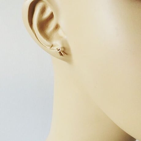 ひとつぶイニシャルスタッドピアス (片耳)【10金】