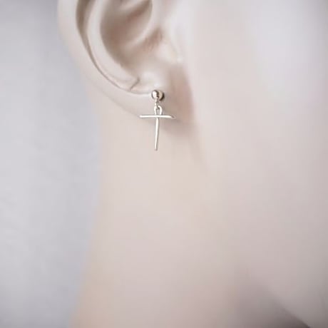 イニシャルスタッドピアス