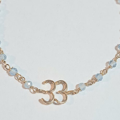 数字2ケタと誕生石の連なるブレスレット