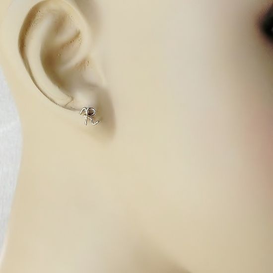ひとつぶイニシャルスタッドピアス [筆記体](片耳)【10金】 | ナンバー