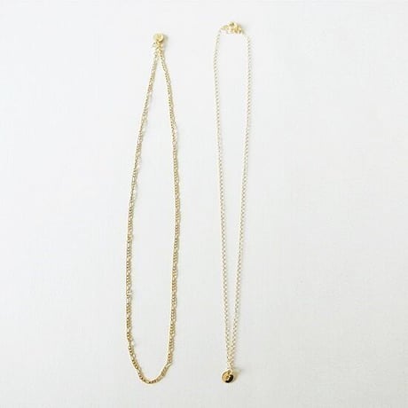 《数字2ケタ》のロング&ショートデザインチェーンネックレスとミニプレートネックレスのセット