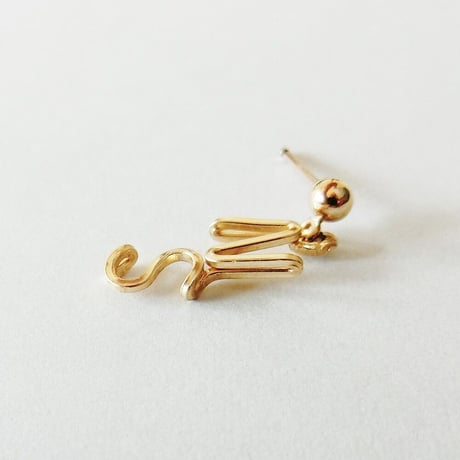 2つのイニシャルピアス フラッグ