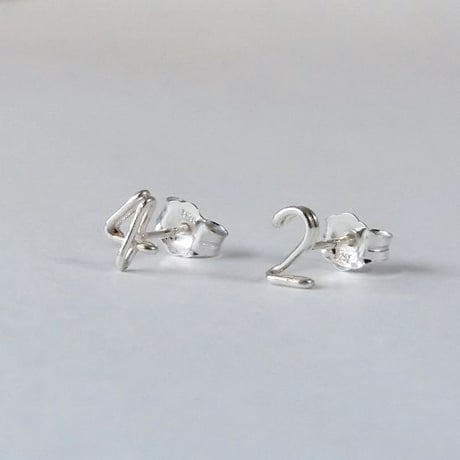 ひとつぶ数字(ナンバー)スタッドピアス[シルバー925]