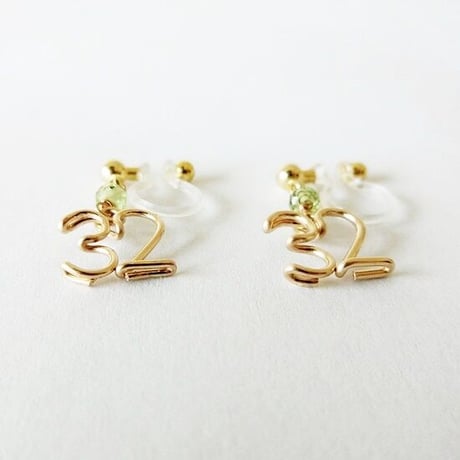 数字(ナンバー)2ケタと誕生石のイヤリング(ノンホールピアス)