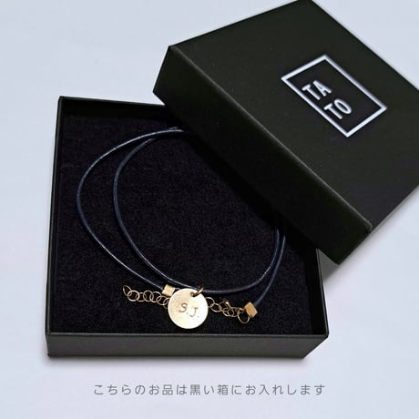 2つのイニシャルプレートレザーコードネックレス