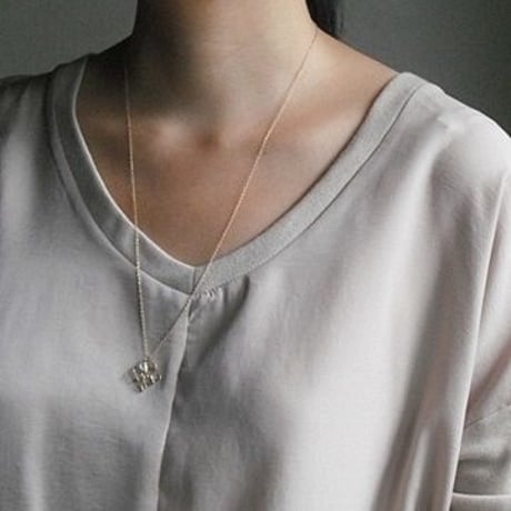 かさねるイニシャルネックレス：3つ