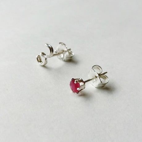 ひとつぶ数字(ナンバー)と誕生石のスタッドピアス [シルバー925]