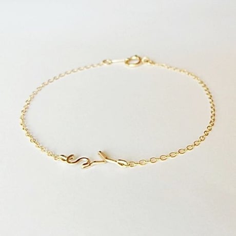 2つのイニシャルサイドブレスレット