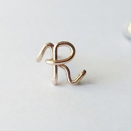 ひとつぶイニシャルスタッドピアス [筆記体](片耳)【10金】
