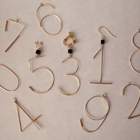 ビッグ数字（ナンバー） ピアス