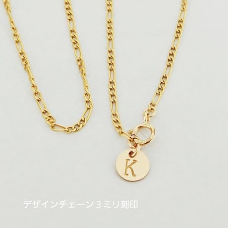 《イニシャル》のロング&ショートデザインチェーンネックレスとミニプレートネックレスのセット