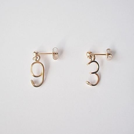 《CLASSY.ONLINE掲載アイテム》数字（ナンバー）スタッドピアス スクエアタイプ(片耳)