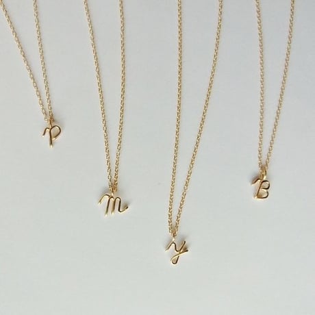 イニシャルネックレス