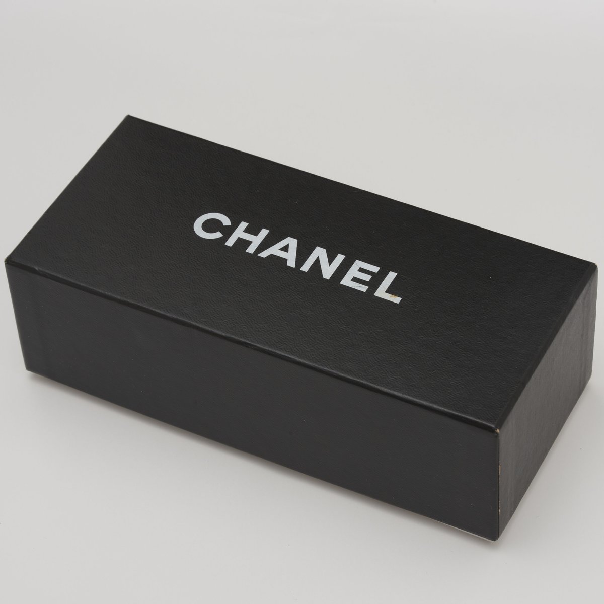 正規品　CHANEL サングラス 箱、ケース付き CHANEL ブラウン スクエアサングラス ケース付き - メルカリ