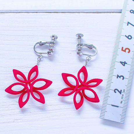 スピログラフが咲かせた、ひと筆の花。Spiro Flower - スピロフラワー イヤリング【赤・青・黒】【金具の変更無料】