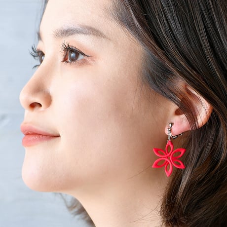 スピログラフが咲かせた、ひと筆の花。Spiro Flower - スピロフラワー イヤリング【赤・青・黒】【金具の変更無料】