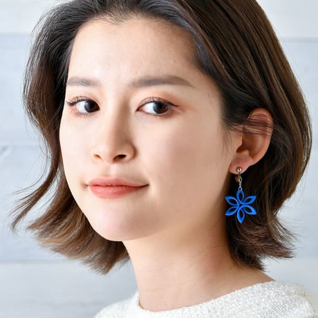 スピログラフが咲かせた、ひと筆の花。Spiro Flower - スピロフラワー イヤリング【赤・青・黒】【金具の変更無料】