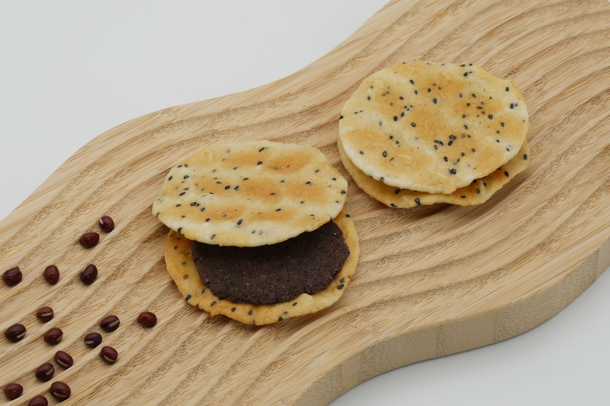 秋田あんごま煎餅 あんべぇ 1枚入 | TEIAN