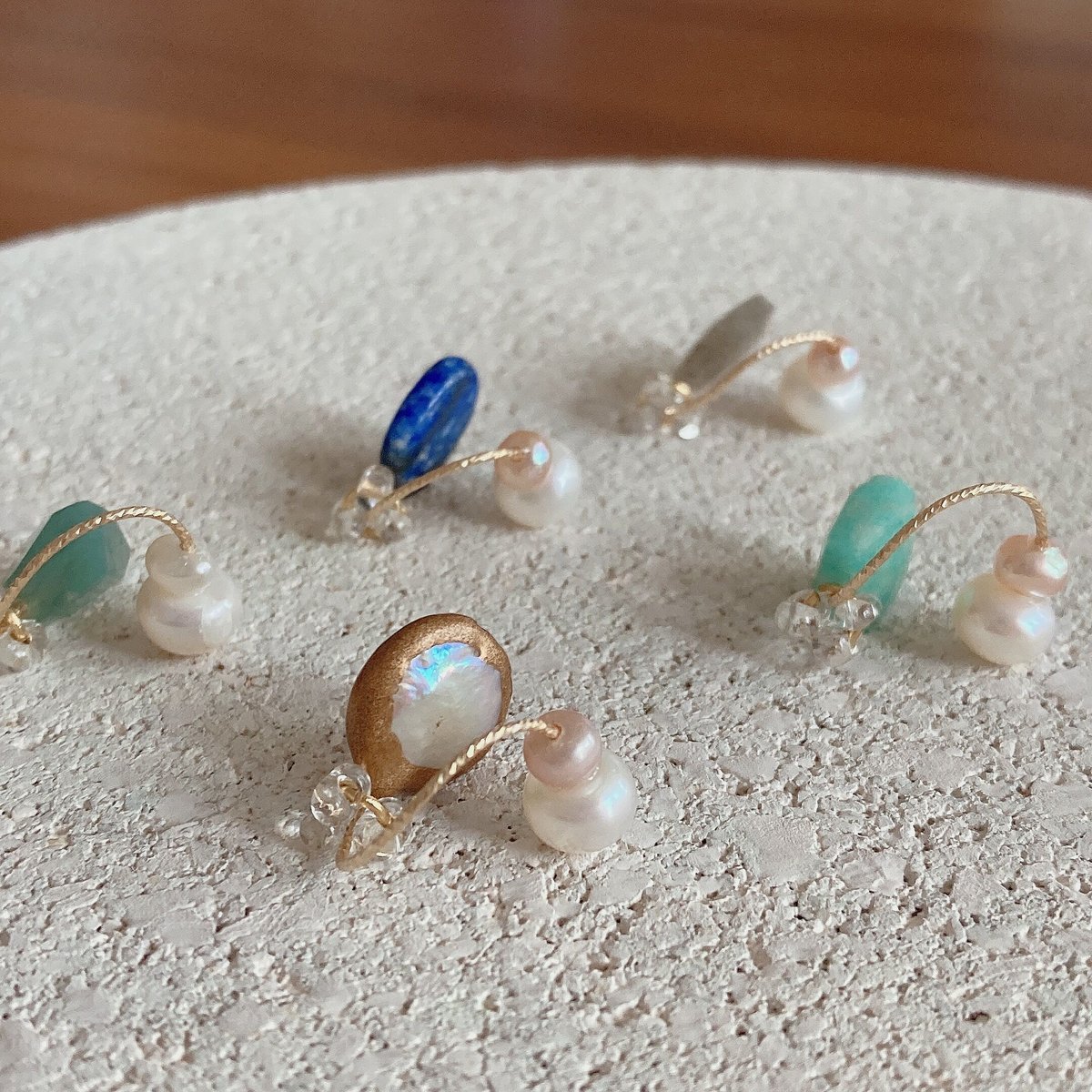 新作　金魚　ハンドメイド ピアス イヤーカフ　14 kgf天然石 バラ売り⭕️ 新作 金魚 ハンドメイド ピアス イヤーカフ 14 kgf天然石 バラ売り⭕️