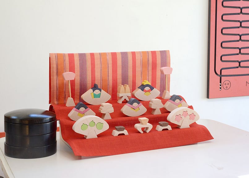 小黒三郎　円びな三段飾り・特製垂幕　遊プラン 小黒三郎円びな三段飾り・特製垂幕遊プラン