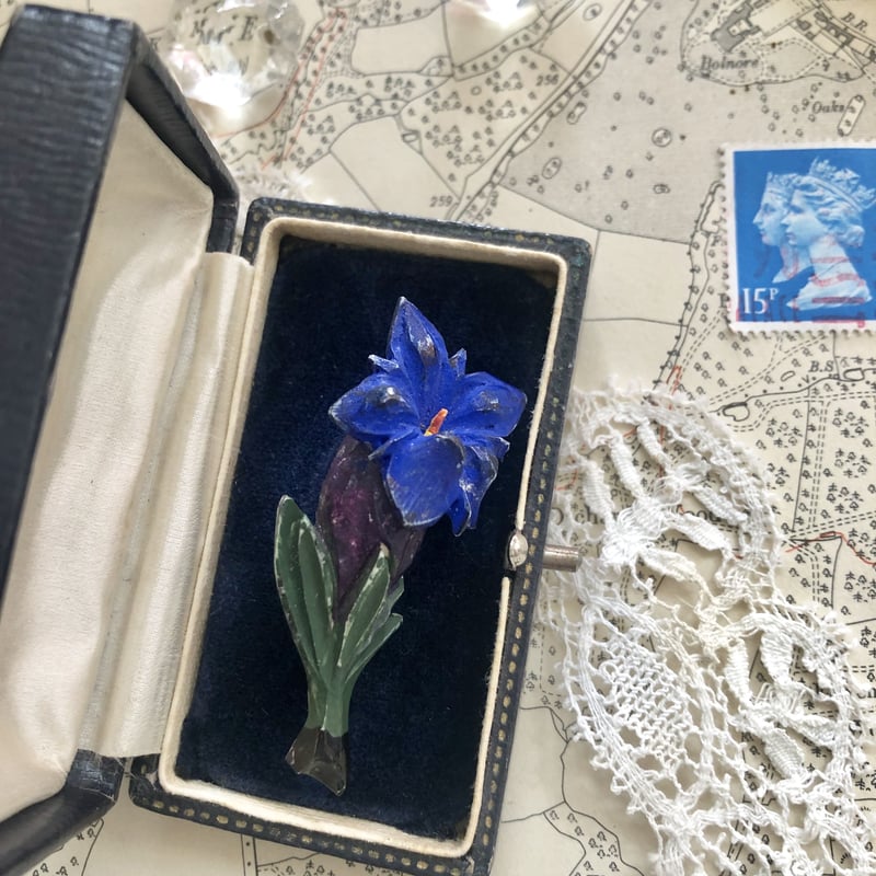 ○ab-26/手彫りのリンドウのブローチ | PISKEY -イギリスのふるいもの