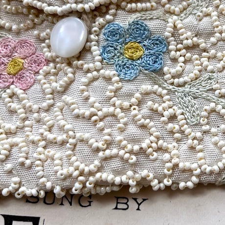 ●s-99/マイクロビーズと刺繍のミニバッグ