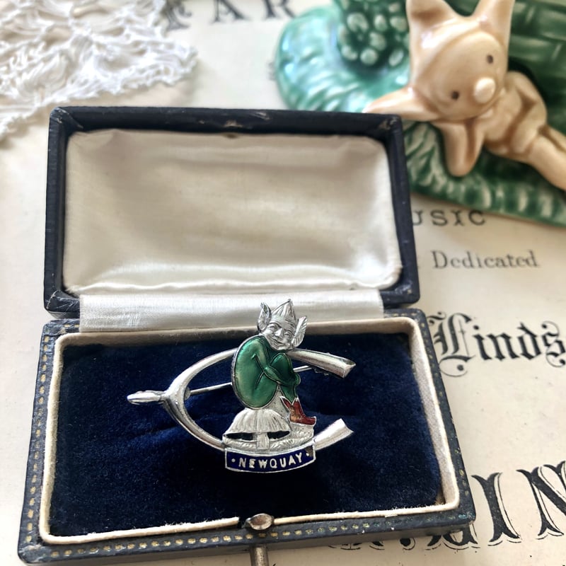 ○pa-3/ウィッシュボーンと妖精ピスキーのエナメルブローチ | PISKEY