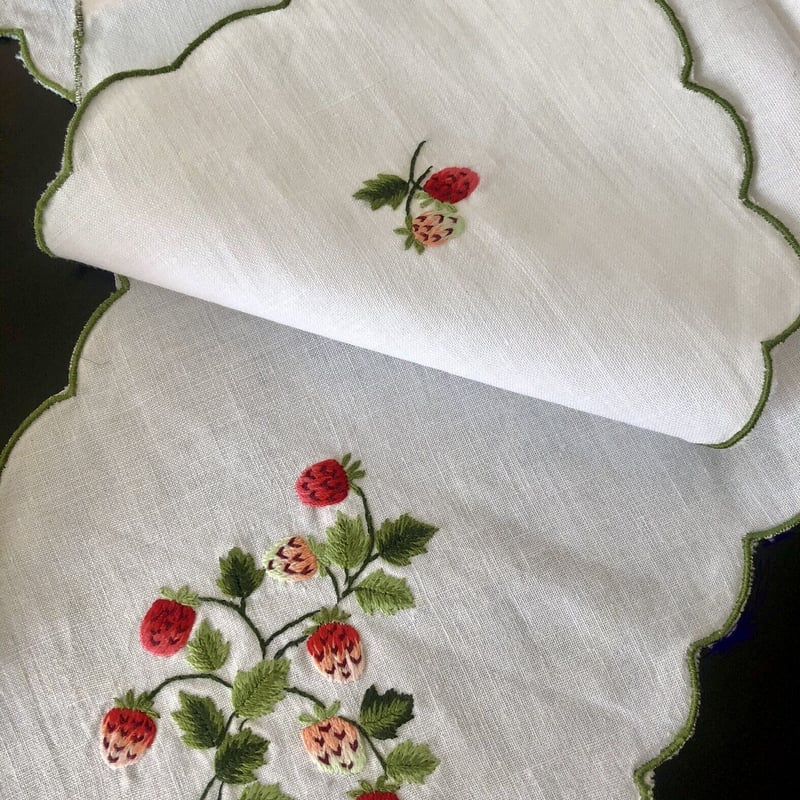 ○l-53/いちごの手刺繍のリネン/ブレッドウォーマー | PISKEY