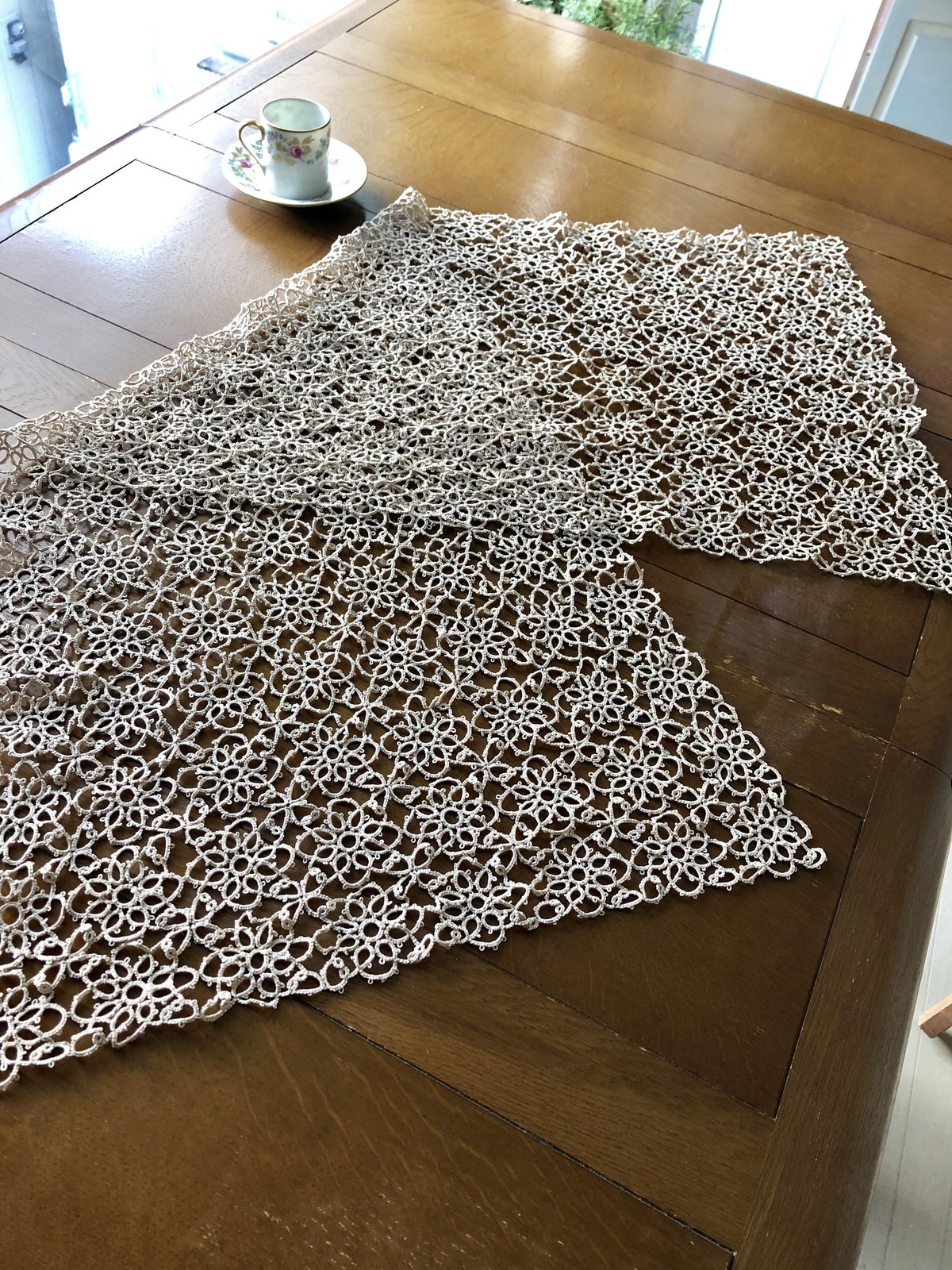 タティングレース  テーブルランナー  三色 絹糸 大判 タティングレース テーブルランナー 三色 絹糸 大判 【公式通販】