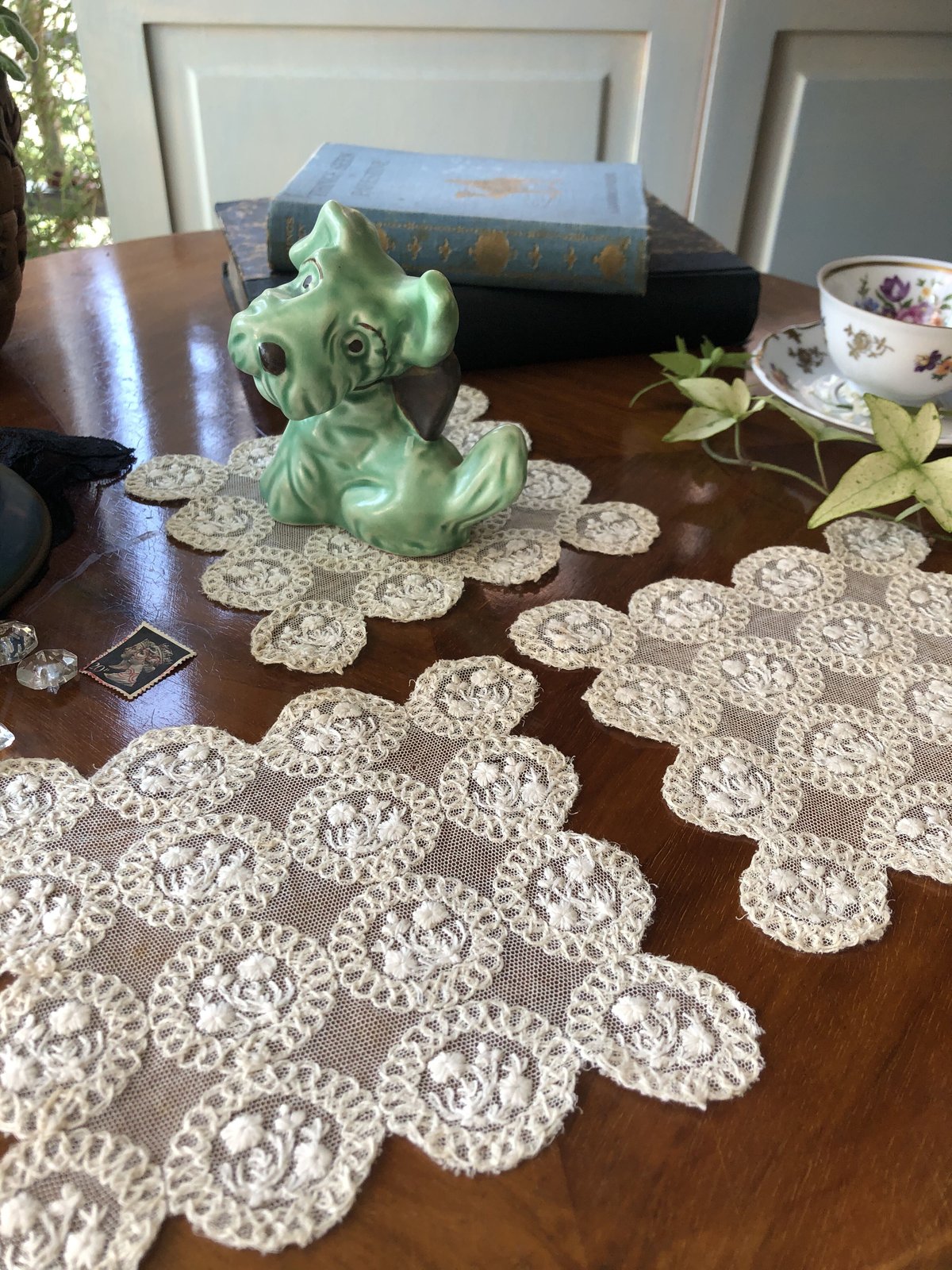 ○l-56/手刺繍のフラワーモチーフのドイリー | PISKEY -イギリスの