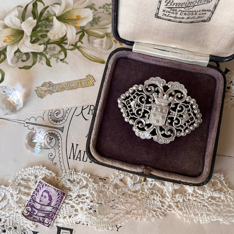 ヴィンテージ フィリグリー ブローチ ヨーロッパ製 ヴィンテージ ブローチ ラインストーン ガラス