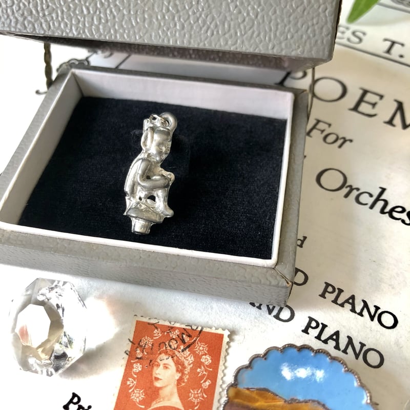 レア物！妖精さん　アンティークシルバー 陶器ノーム 貯金箱　魅力的！ レア物！妖精さん アンティークシルバー 陶器ノーム 貯金箱 魅力的！