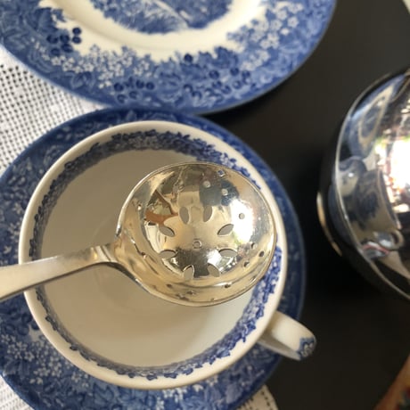 ●s-33/シルバープレート製お花のティーストレイナー