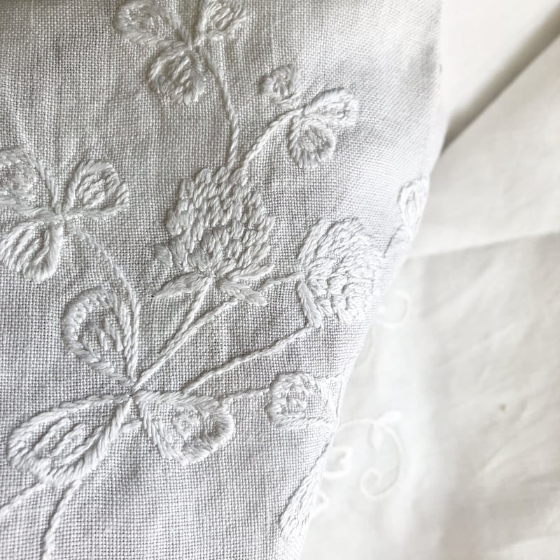 手刺繍　ハンドメイド　テーブルクロス a9c4930038f7519123127e298b2888