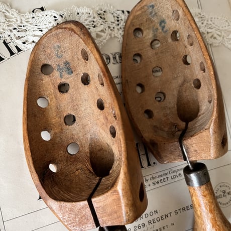 ●ｓ-75/木製のシューキーパー 折り畳み式