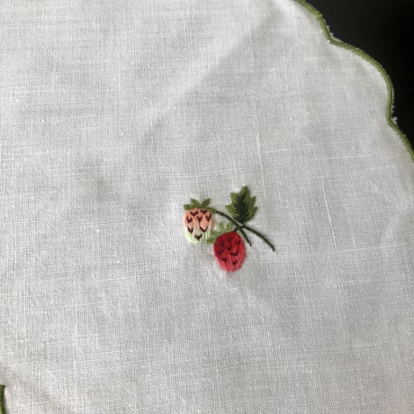 ●ｌ-53/いちごの手刺繍のリネン/ブレッドウォーマー