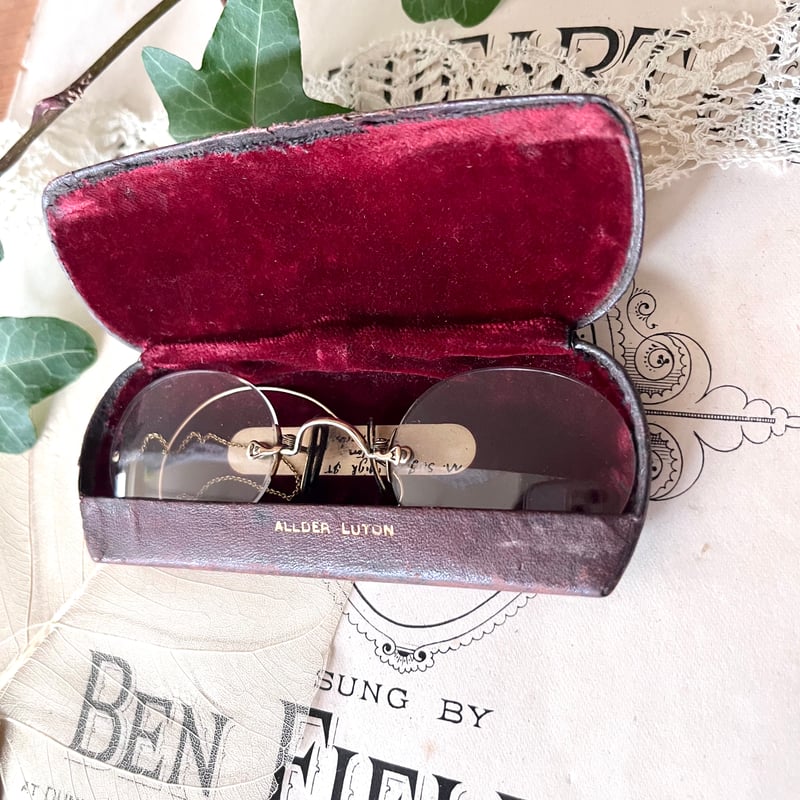 アンティーク　フィンチメガネ　鼻眼鏡　ケース付き アンティーク 1890－1900s Cブリッジ型 フィンチ眼鏡 / 鼻眼鏡