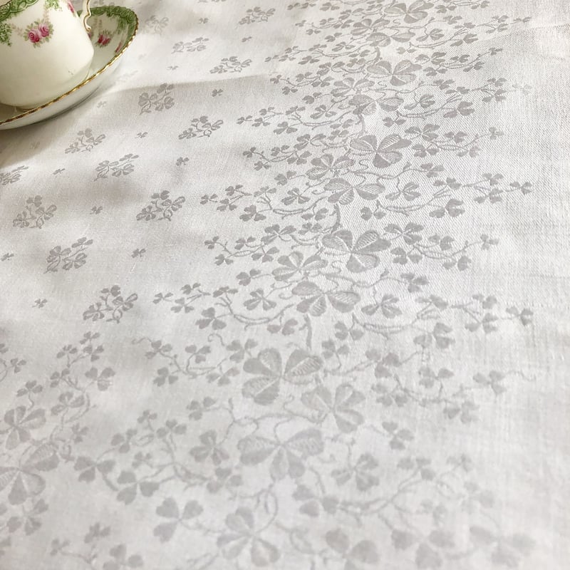 アンティーク フランス シャムロック/クローバー アイレット刺繍