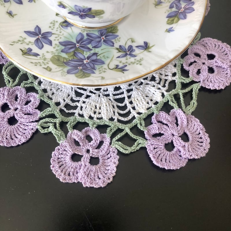 ○l-59/手編みのすみれのクロッシェレースドイリー | PISKEY -イギリス
