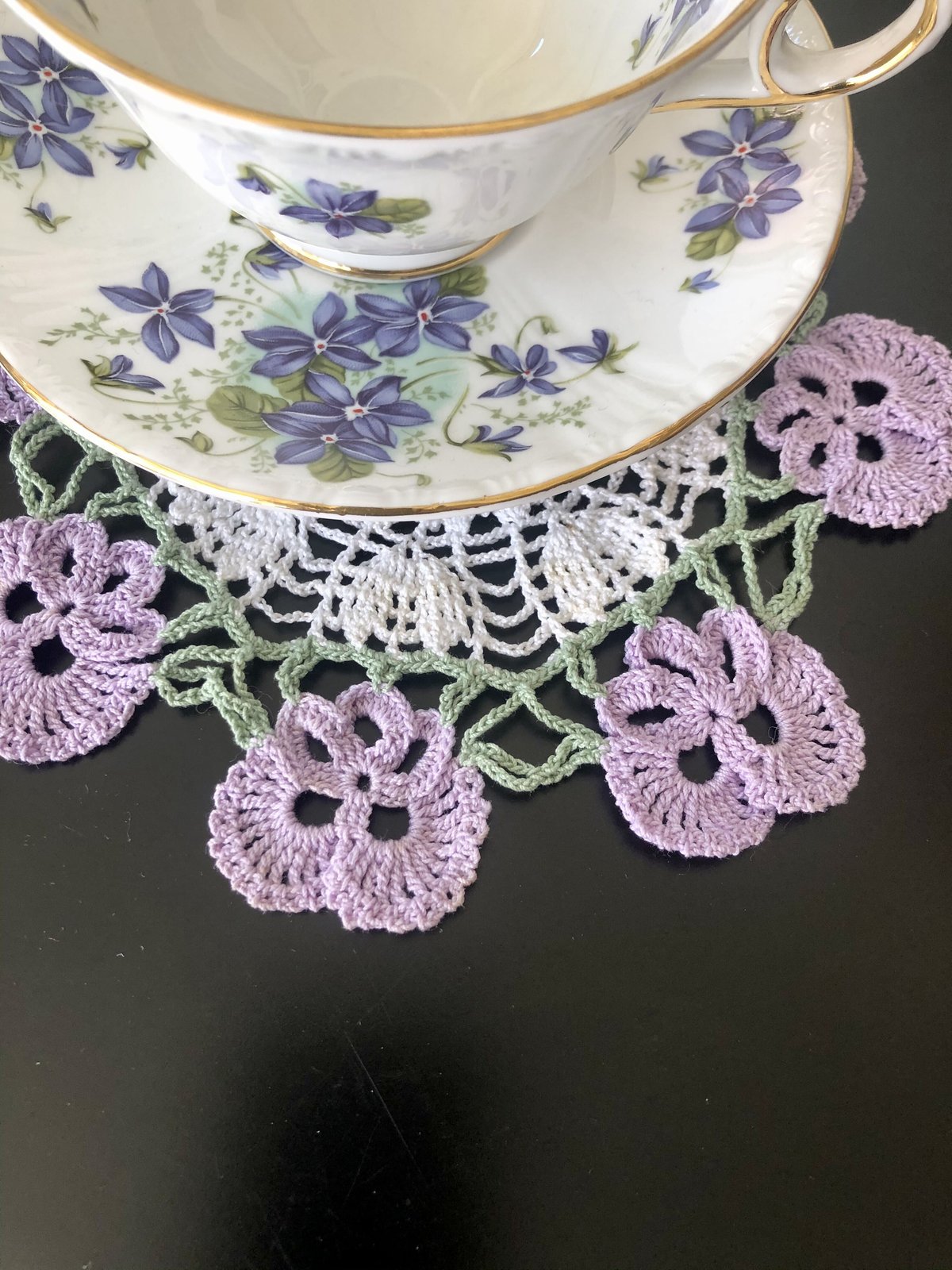 ○l-59/手編みのすみれのクロッシェレースドイリー | PISKEY -イギリス  