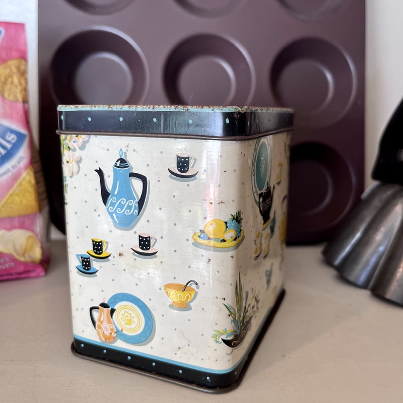 ○o-112/ ティータイムデザインの紅茶缶 | PISKEY -イギリスのふるい